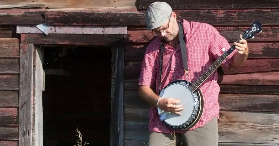 Man in a cap playing the banjo