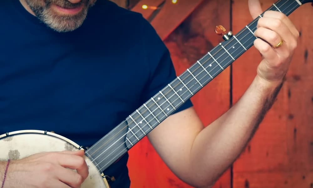 How to hold a banjo properly