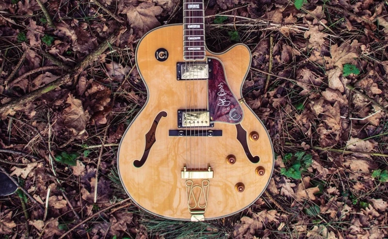 Country Music'S Love Affair With Semi-Hollow Electric Guitars
