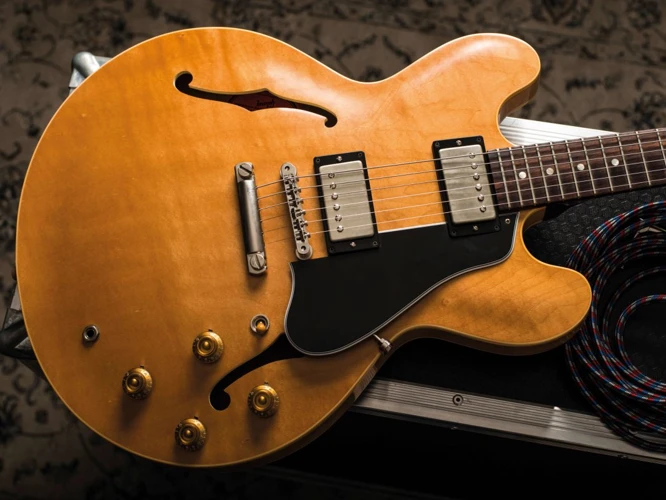 Es-335 Players In Country Music