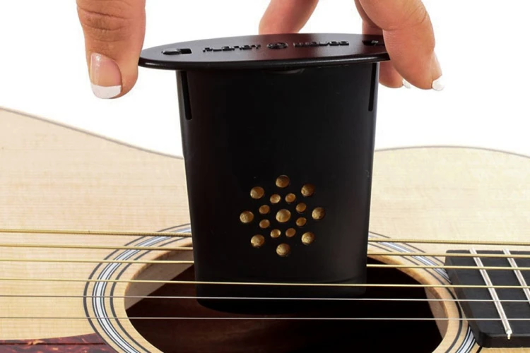 How To Protect Your Acoustic Guitar From Humidity And Temperature Changes?